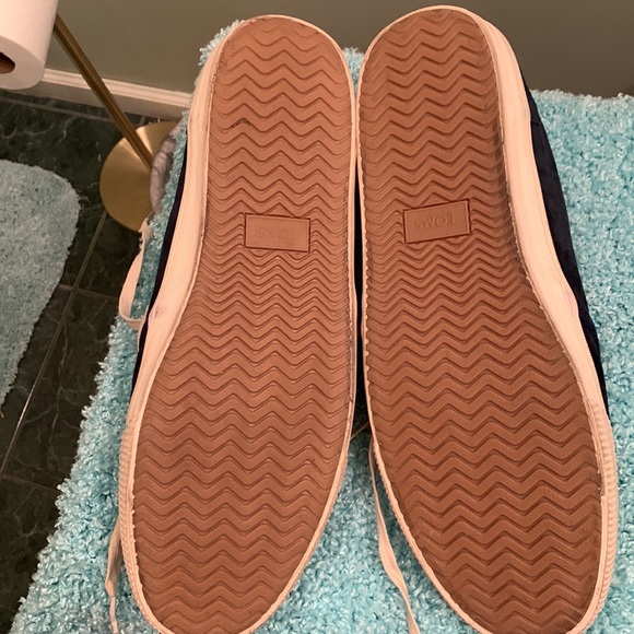 Tom’s navy blue suede feel shoes Men’s size 13. - Picture 4 of 6